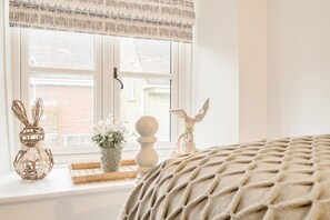 2 bedrooms, iron/ironing board, Internet, bed sheets