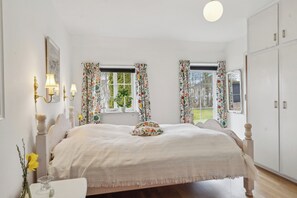 3 bedrooms, iron/ironing board, free WiFi