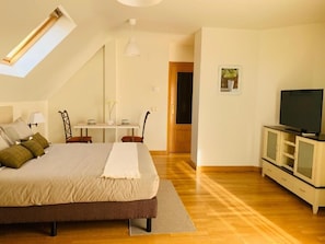 Standard Penthouse | Down duvets, desk, laptop workspace, free WiFi - Aticos La Aliseda by Valdesierra (Bejar)