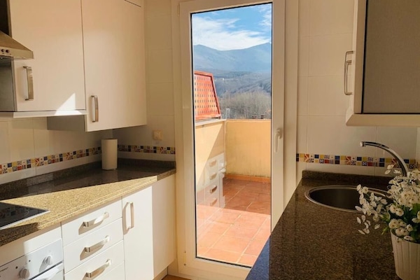 Studio, balcon, vue montagne | Cuisine privée | Mini réfrigérateur, micro-ondes, plaque de cuisson