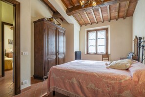 3 bedrooms, desk, iron/ironing board, travel crib - Casa Viola Pool, Wifi, Montaione (Montaione)