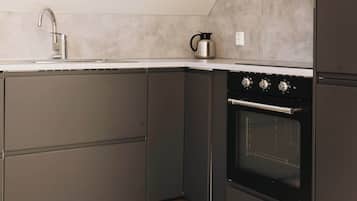 Microwave, oven, dishwasher, coffee/tea maker