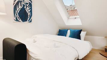 1 habitación, tabla de planchar con plancha, cuna de viaje y wifi