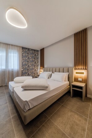 Superior Apartment, Balcony, Lake View | 1 bedroom, desk, soundproofing, free WiFi - Lumia Living Limone (Limone sul Garda)