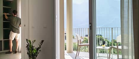 Panoramic Apartment, Balcony, Lake View | Living area | 50-inch LED TV with digital channels