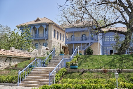 Exterior. Yasemen Hotel