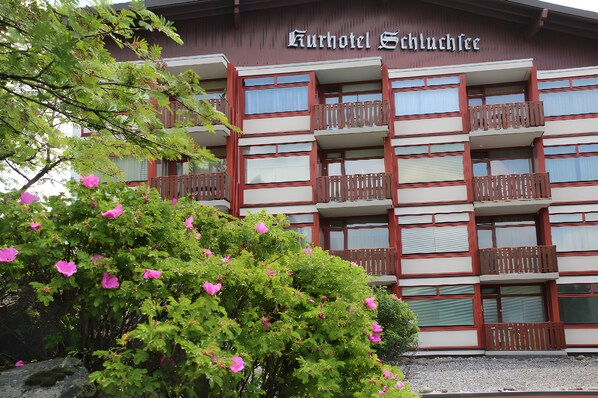 Exterior detail - Apartment 'Kurhotel Schluchsee, Eisenhauer' with Shared Terrace, Shared Garden and Wi-Fi (Schluchsee)