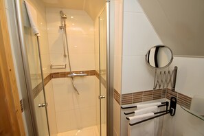 Bruser, hårtørrer, håndklæder