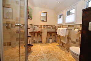 Bruser, hårtørrer, håndklæder