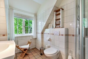 Dusche, Haartrockner, Handtücher