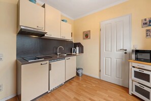 Fridge, microwave, stovetop, electric kettle