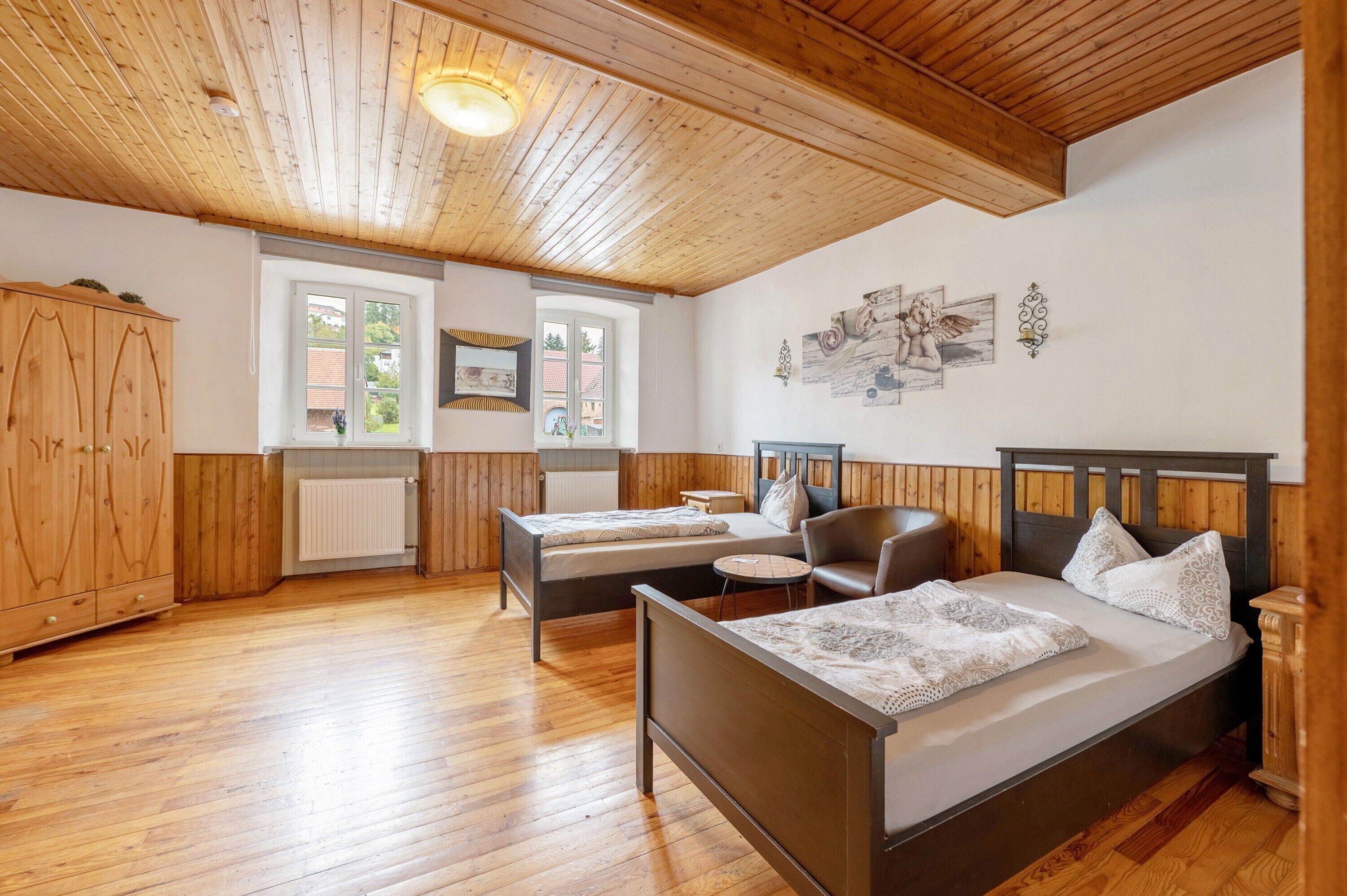 1 slaapkamer, een strijkplank/strijkijzer, gratis wifi, beddengoed