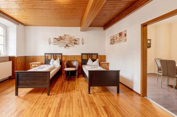 1 غرفة نوم ومكواة/لوح كي وواي فاي مجانًا وملاءات أسرّة