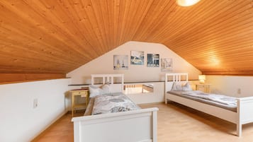 4 Schlafzimmer, BĂŒgeleisen/BĂŒgelbrett, kostenloses WLAN, BettwĂ€sche