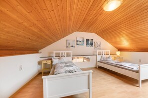 4 soverom, strykejern/-brett, wi-fi (inkludert) og sengetøy