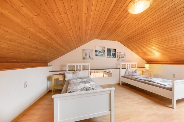 4 Schlafzimmer, Bügeleisen/Bügelbrett, kostenloses WLAN, Bettwäsche