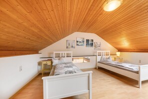 4 bedrooms, iron/ironing board, free WiFi, bed sheets