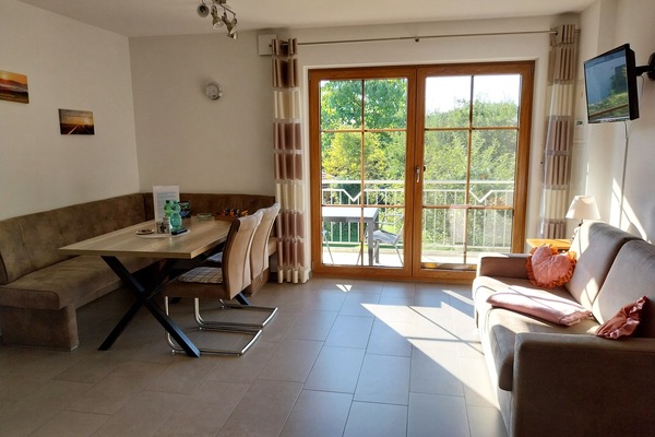 Ferienwohnung Nr. 6 für 4 Personen-Wohnung 6 Wohnraum mit Schlafsofa(normale Matratze)