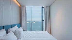 Apartemen, 2 kamar tidur, pemandangan laut, menghadap pantai | Ruang kerja ramah laptop, kedap suara, dan Wi-Fi gratis