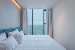 Apartment, 2 Bedrooms, Sea View, Beachfront - A La Carte Ha Long Residence (Ha Long)