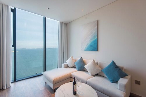 A La Carte Ha Long Residence