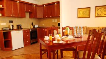 In-room safe, desk, laptop workspace, iron/ironing board