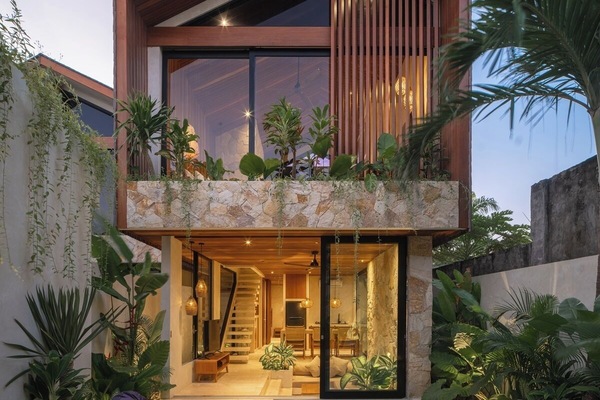 Vista frontal de la propiedad