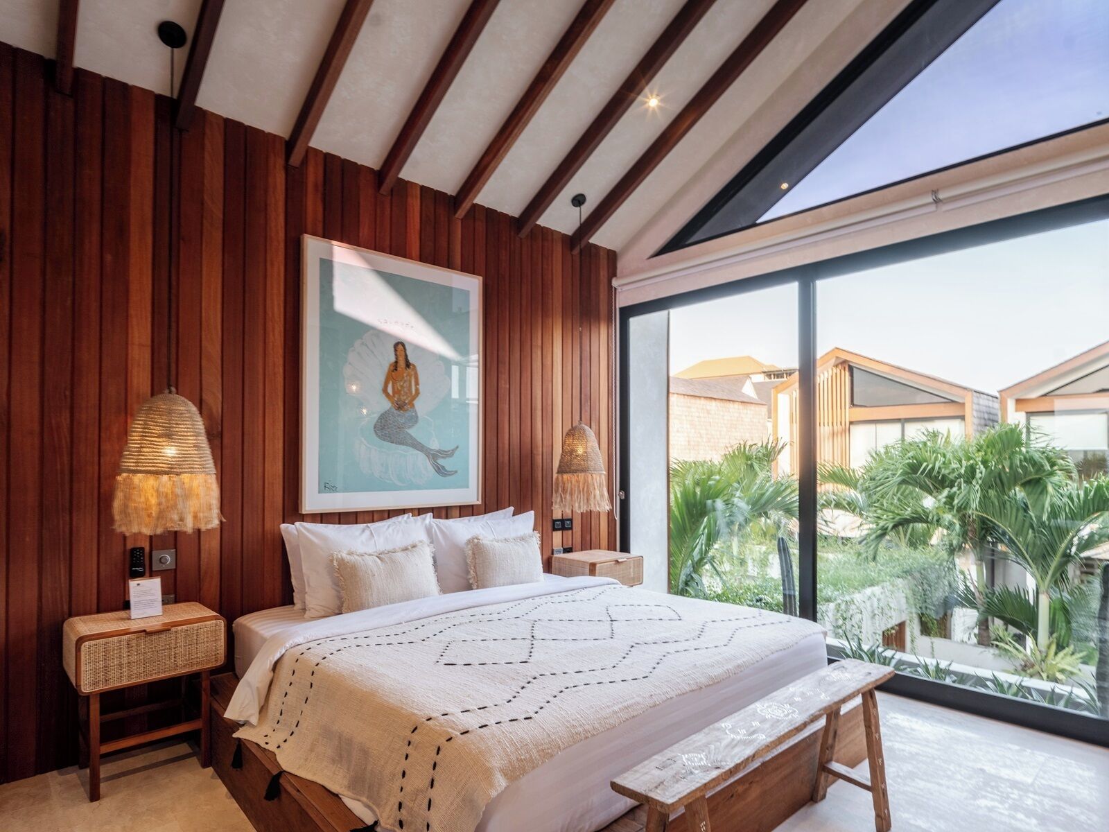 Meja kerja dan Wi-Fi gratis