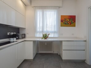 Køleskab, mikrobølgeovn, ovn, opvaskemaskine
