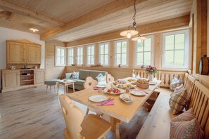 Dining - Chalet near Lake Grundlsee & Ski Lift (Grundlsee)
