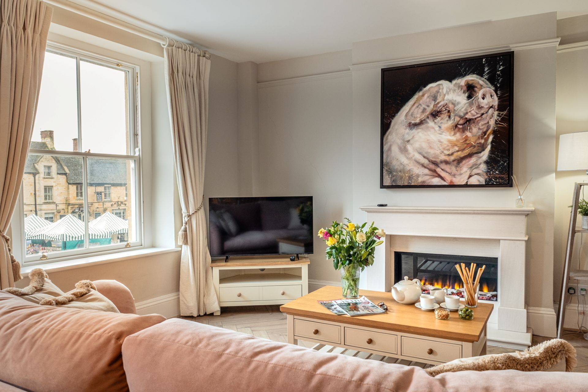 TV, fireplace