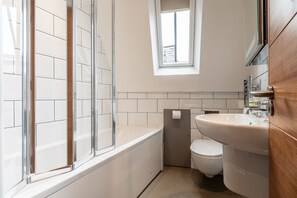 Douche, séchoir à cheveux