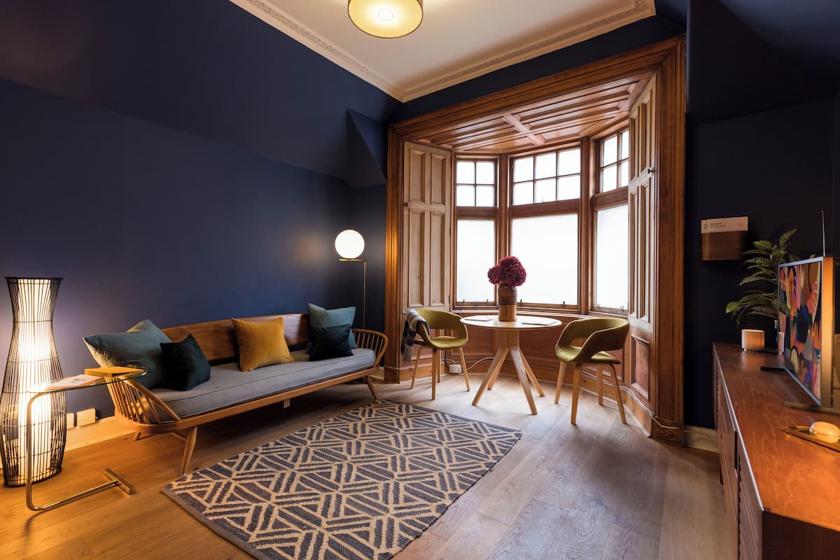 Standaard cottage | Woonruimte | Een 25-inch ledtelevisie met kabelzenders