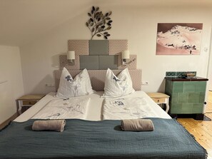 4 quartos, ferros/tábuas de passar roupa, berço de viagem