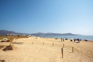 Ubicación a pie de playa y arena blanca