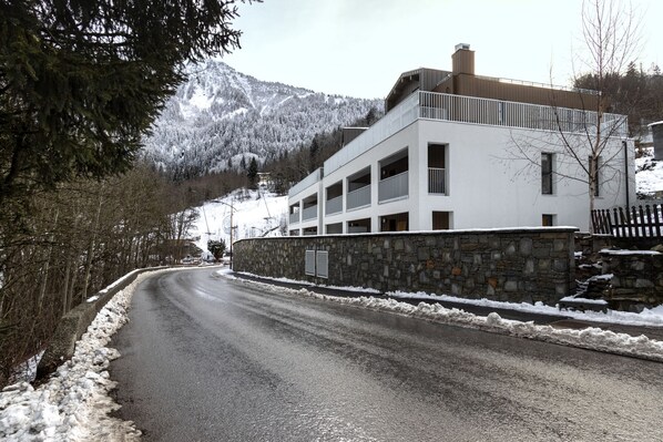 المنشأة من الخارج