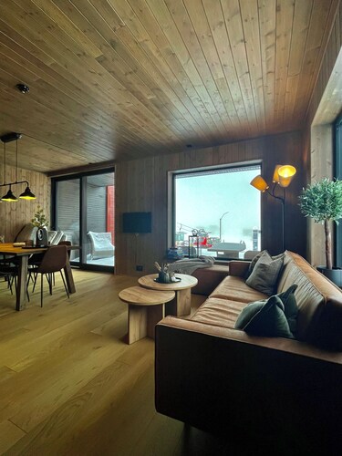 New ski-in/ski-out apartment with sauna in Hafjell