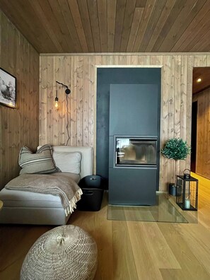 TV - New ski-in/ski-out apartment with sauna in Hafjell (Øyer kommune)