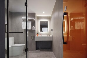 Shower, hydromassage showerhead, free toiletries, hair dryer - Mcsrh Hotel -Chengdu Hongpailou (Chengdu)
