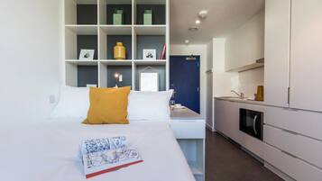 Studio, Non Smoking | Private kitchenette | Electric kettle