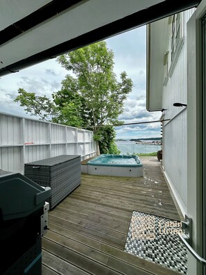Outdoor spa tub - Villa in Kragerø unique view, jacuzzi, boat space & outdoor kitchen (Kragerø)