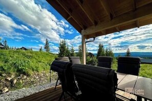 Outdoor dining - Brand new large cabin with sauna and ski in out (Øyer kommune)