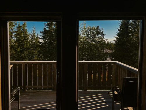 Apartment with Electric car charger and ski in/out