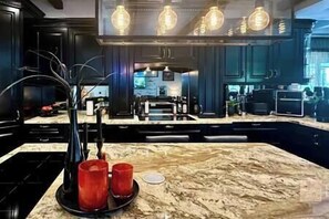 Fridge, oven, dishwasher, cookware/dishes/utensils