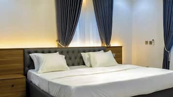 Apartamento econômico, sacada, vista para a cidade | 1 quarto, escrivaninha, espaço de trabalho para notebook