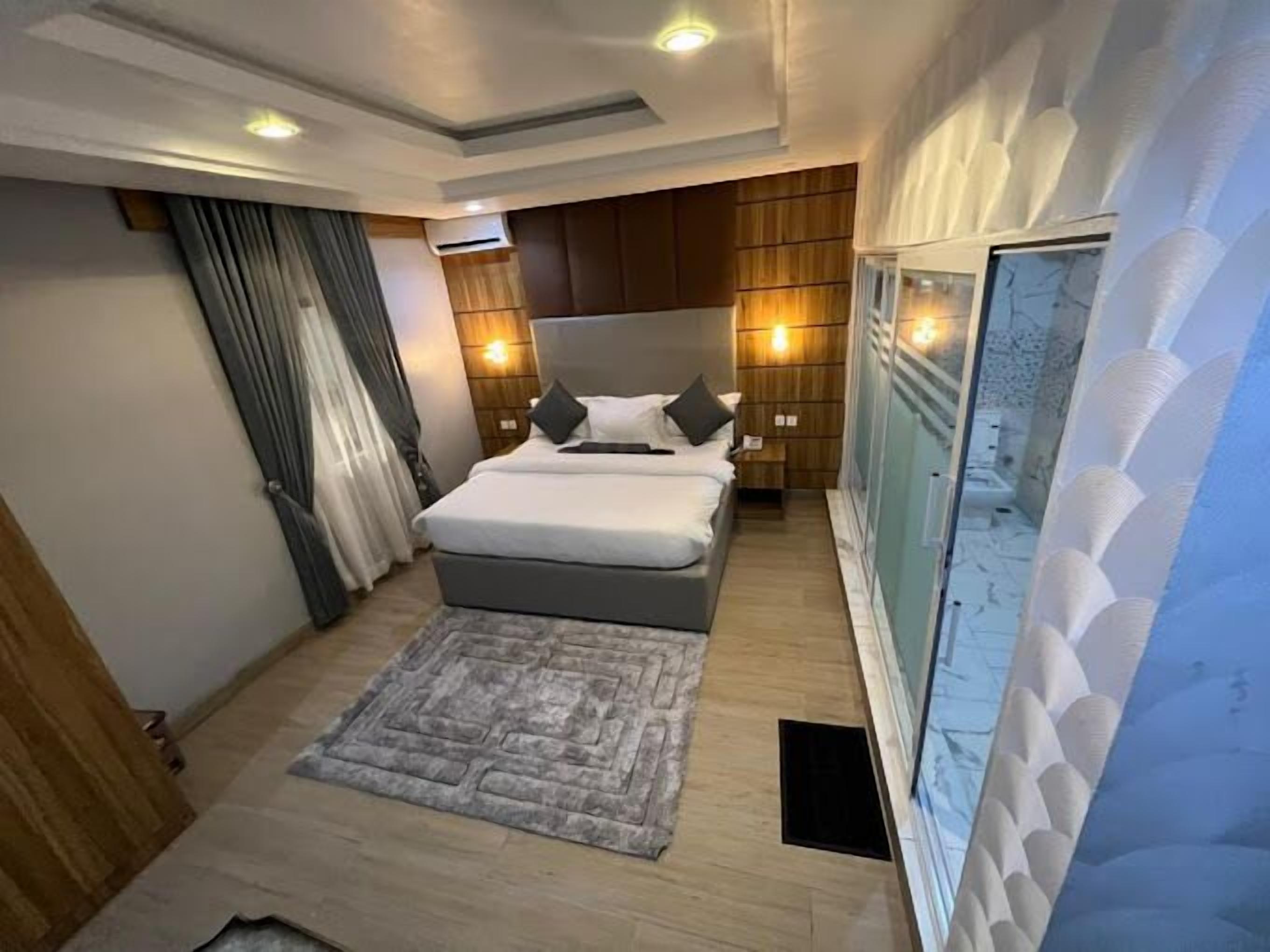 经济公寓, 阳台, 城市景观 | 1 多间卧室、办公桌、笔记本电脑工作区、遮光窗帘