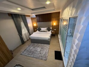 Apartament econòmic, balcó, vistes a la ciutat | 1 dormitori, escriptori i espai de treball apte per a portàtils