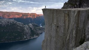 A cliff overlooking a canyon with a river below. - Cozy apartment in a central location in Sirdal (Sirdal kommune)