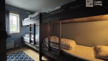 3 bedrooms, travel crib, free WiFi, bed sheets