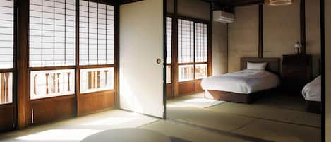 Fer et planche à repasser, Wi-Fi gratuit, draps fournis